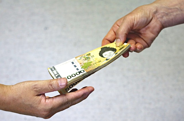 Asian Currencies Slide as US-Israel Strikes on Iran Trigger Oil Surge and Risk-Off Rally