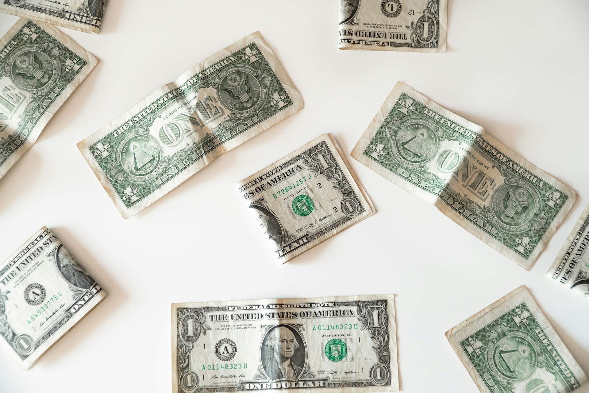 Dollar Weakens as Iran Peace Hopes Lift EUR/USD and Risk Sentiment