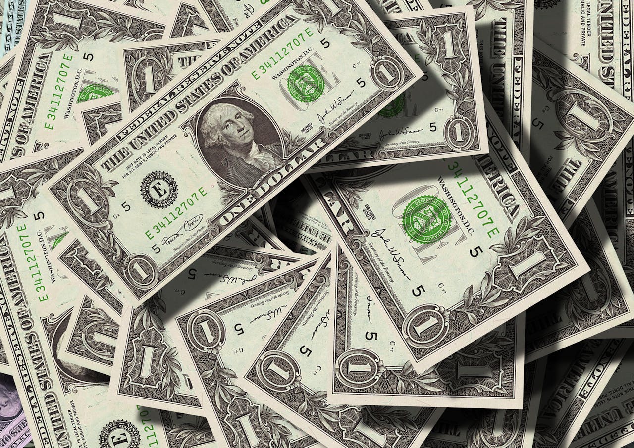 Dollar Holds Steady Amid U.S.-Iran Tensions and BOJ Rate Hike Uncertainty