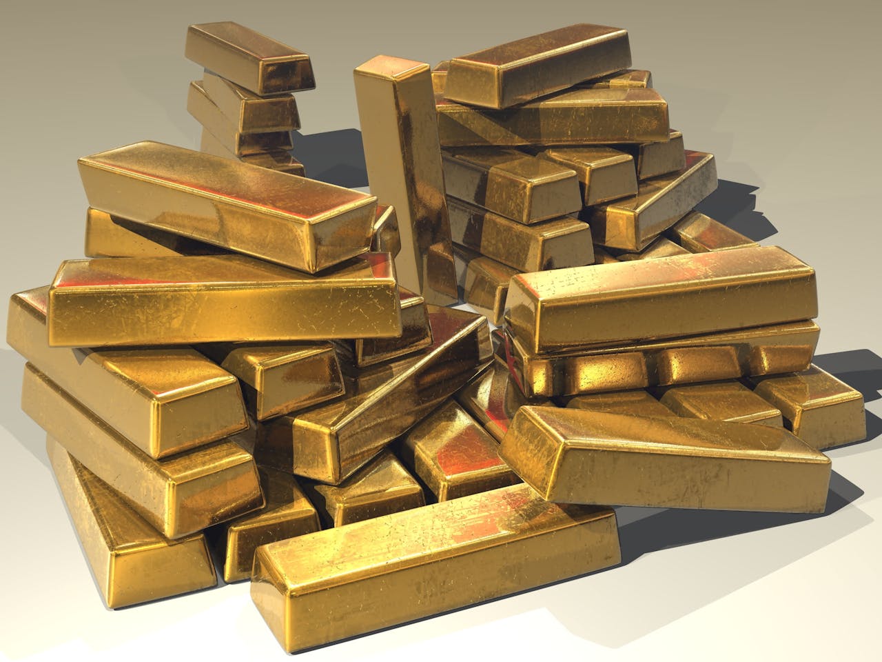 أسعار الذهب ترتفع بسبب ضعف الدولار وانخفاض أسعار النفط مما يعزز الطلب على الملاذ الآمن