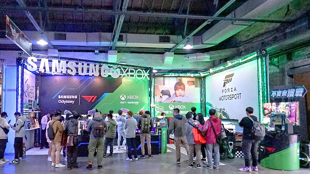 Samsung Electronics Shares Jump on HBM4 Mass Production Report