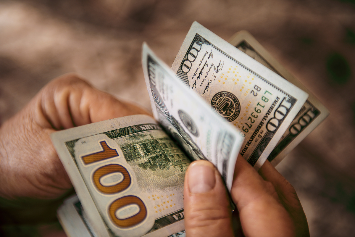 Las mejores acciones de Warren Buffett para comprar con $ 300 ahora mismo