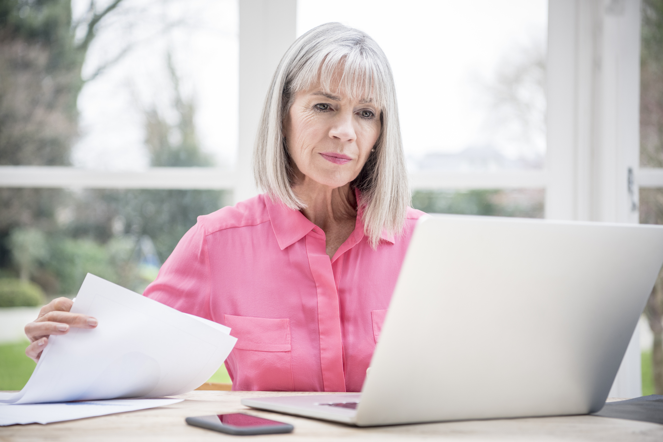 Is It Smart to Claim Social Security Early When the Stock Market Is Volatile? Here Are the Pros and Cons.