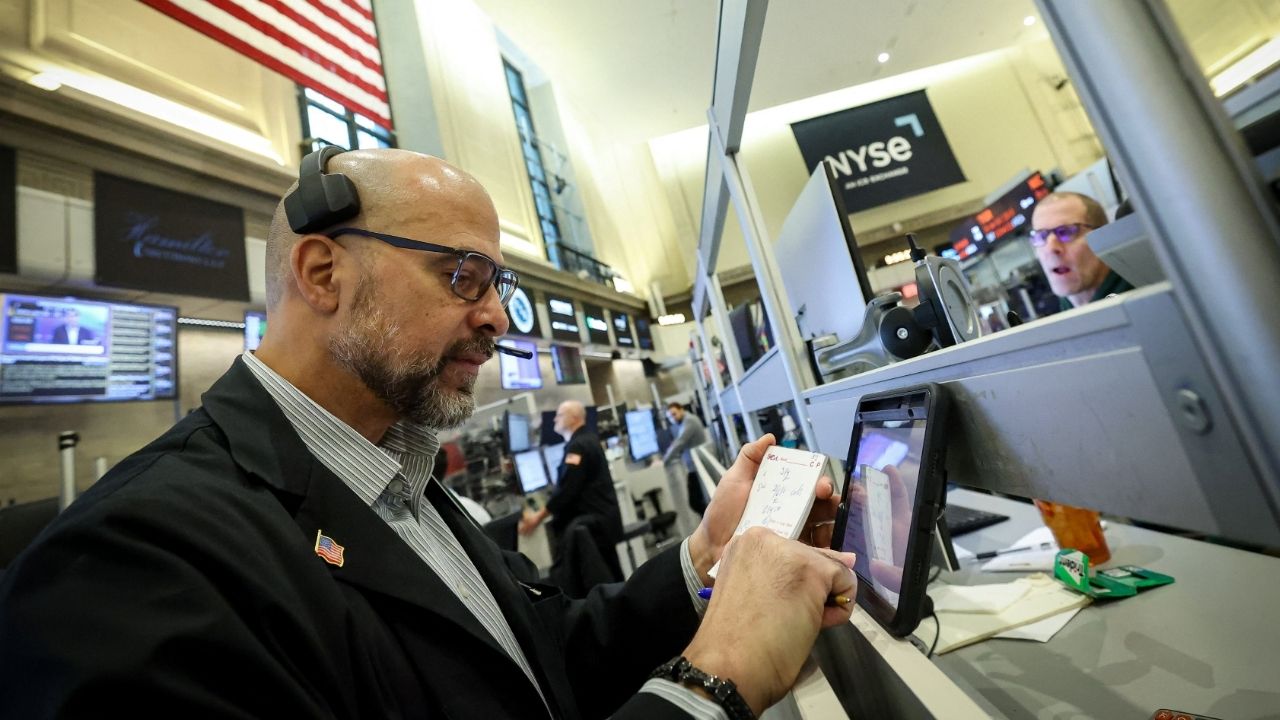 Wall Street Indexes Close Higher Ahead of Earnings, Fed Meeting