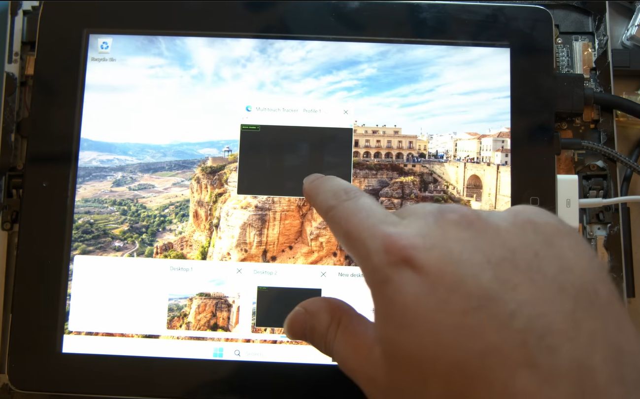 Upcycling an iPad into a Touchscreen Display for your PC