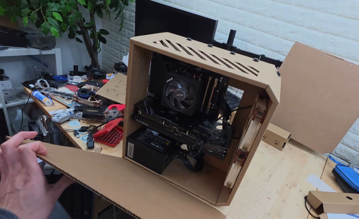 Por qué usar cartón para una carcasa de PC es una tarea ardua