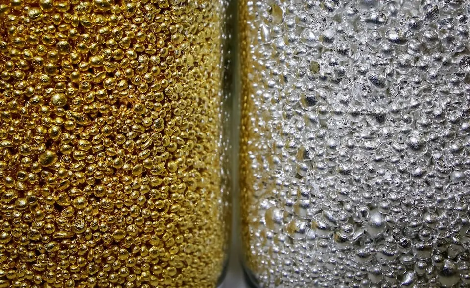 Gold rebounds more than 3% after sharp selloff