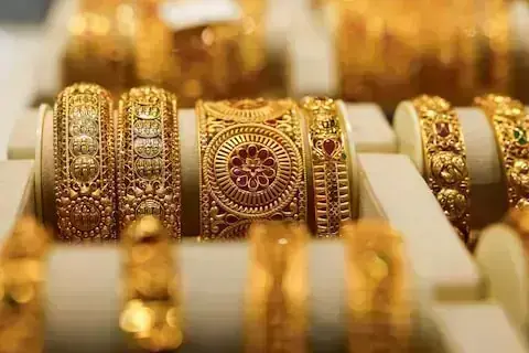 Gold per tola gains Rs3,400 in Pakistan