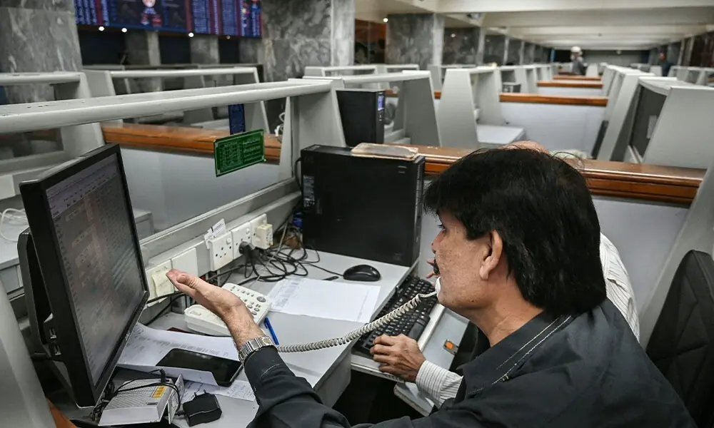 Buying observed at bourse, KSE-100 up nearly 2,000 points