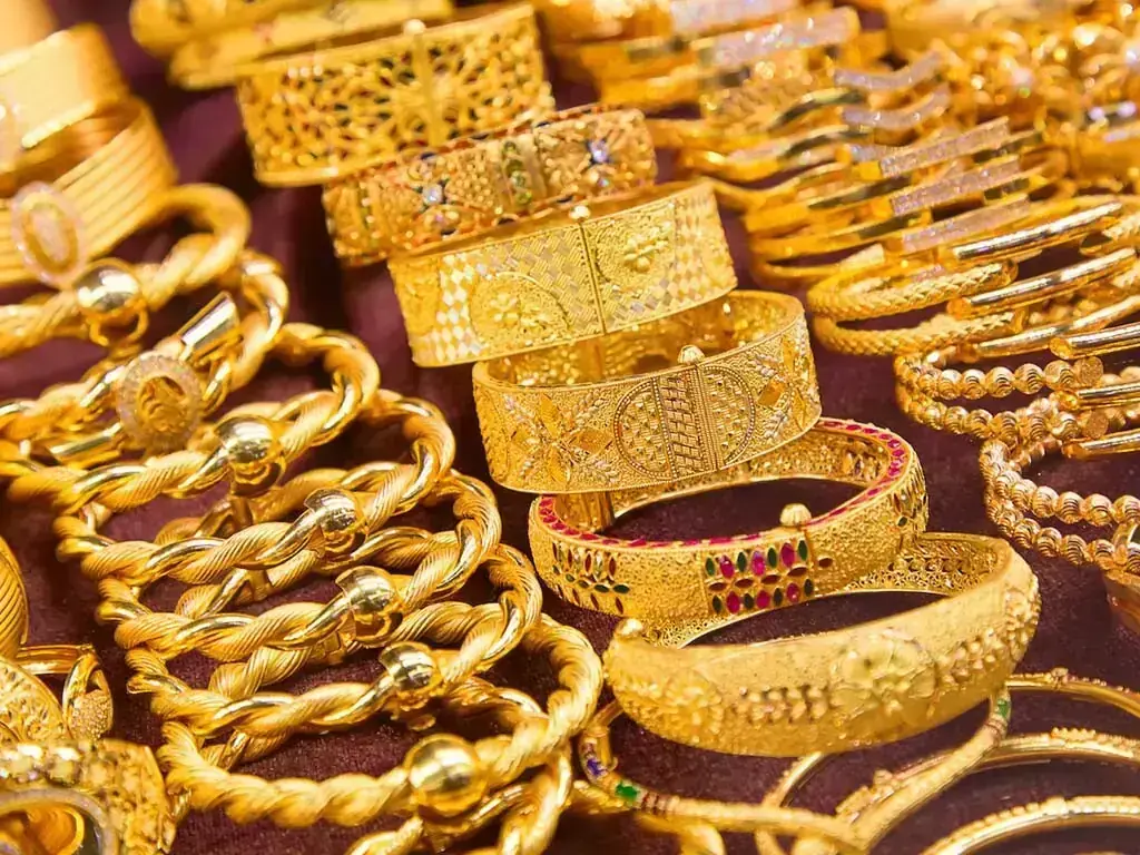 Gold per tola gains Rs800 in Pakistan