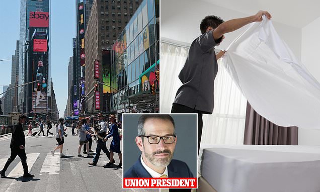 Enorme salario mínimo que ahora ganarán los limpiadores de hoteles de Nueva York gracias a un nuevo contrato sindical