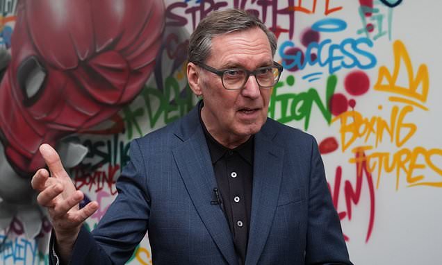RUTH SUNDERLAND: Alan Milburn tiene razón sobre la crisis del empleo juvenil, pero he visto con mis propios ojos que HAY un remedio y no le costará miles de millones a Gran Bretaña.