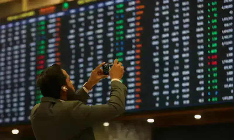 KSE-100 crashes over 15,000 points during early trading