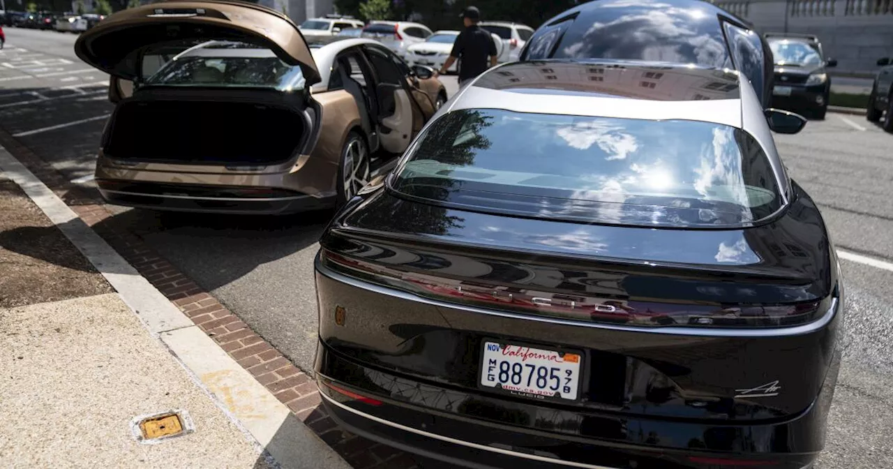 قامت شركة Lucid بتسريح مئات العمال في أحدث ضربة لصناعة السيارات الكهربائية