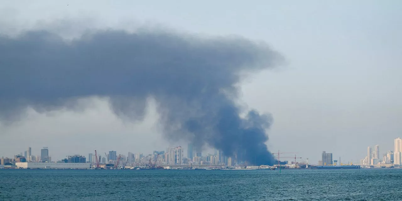 ارتفعت أسعار النفط الخام، وتراجعت العقود الآجلة للأسهم بعد الهجمات على إيران