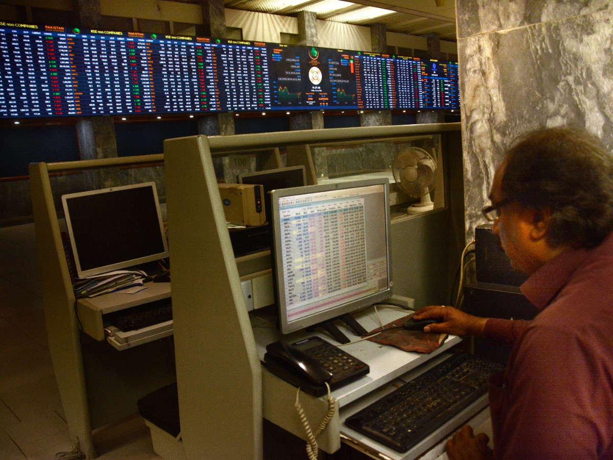 Bloodbath at PSX as market crashes nearly 3,700 points on security jitters