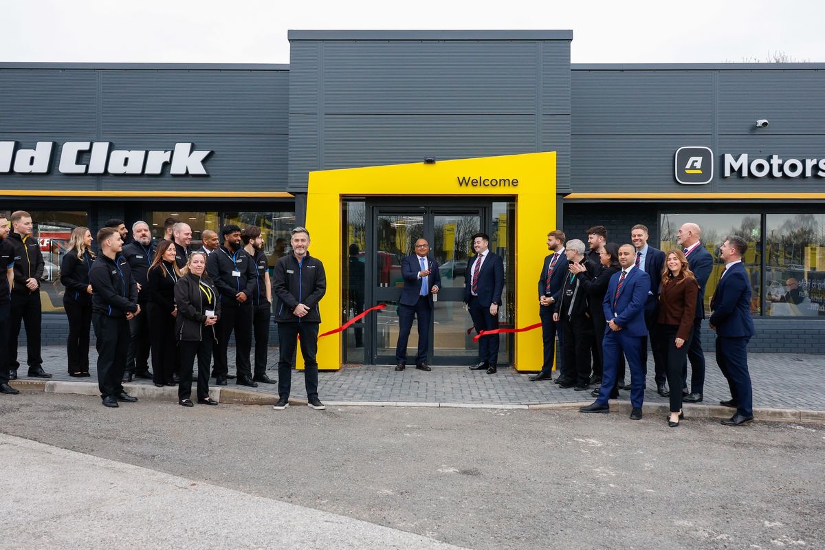 Se abre una nueva sala de exposición de automóviles en el antiguo restaurante Pizza Hut en Derby, creando 40 puestos de trabajo