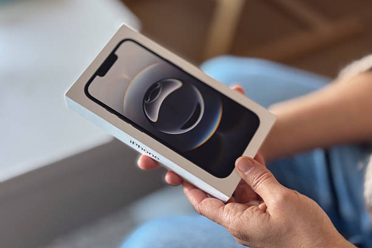 Apple iPhone 16e hits record low price and tech experts are 'impressed'