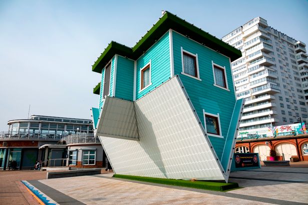 منزل مقلوب يحظى بدعم المجلس المحلي