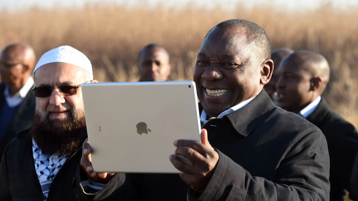 يقول رامافوسا إن جنوب إفريقيا ستستخدم الذكاء الاصطناعي لمكافحة التجارة غير المشروعة