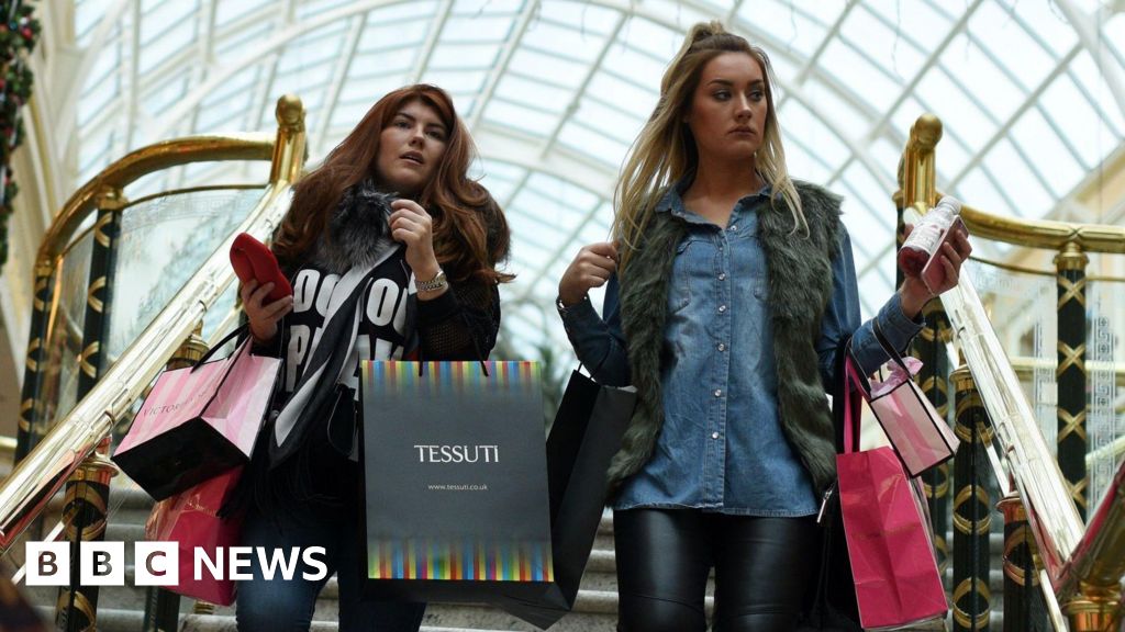 Demand for online jewellery boosts December retail sales