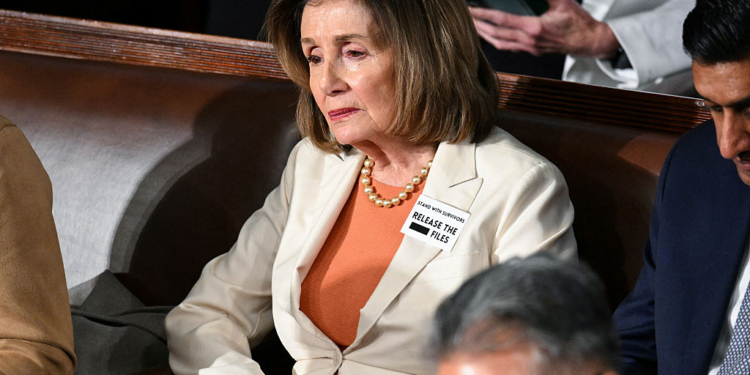 Trump Jabs Pelosi While Pushing Insider Trading Ban