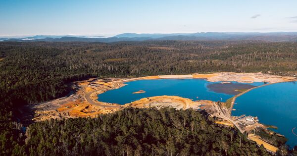 Hellyer blames past mine owners for 'serious legacy failures'