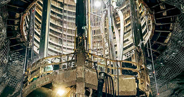 يتزايد الدعم لعائلة عامل المنجم المقتول