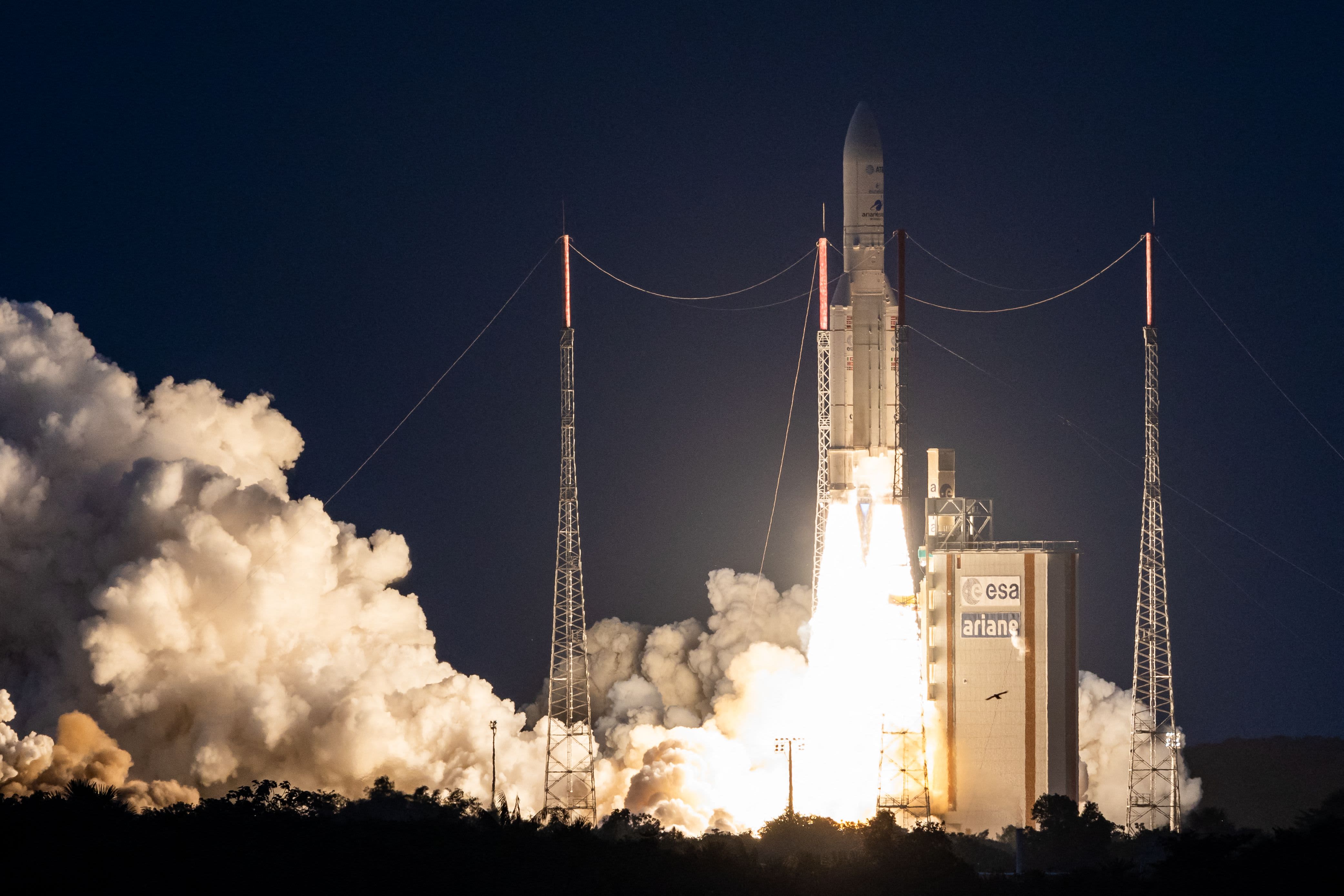 من الأقمار الصناعية إلى مراكز البيانات الفضائية: لماذا يجذب المدار الأرضي المنخفض استثمارات بالمليارات