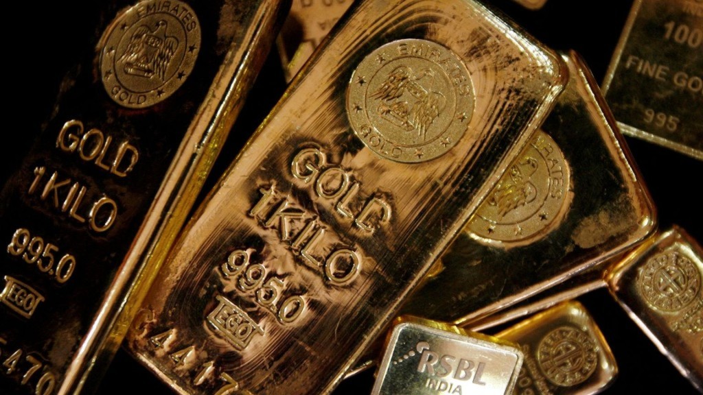 Gold drops over 4% as investors take profits after record high