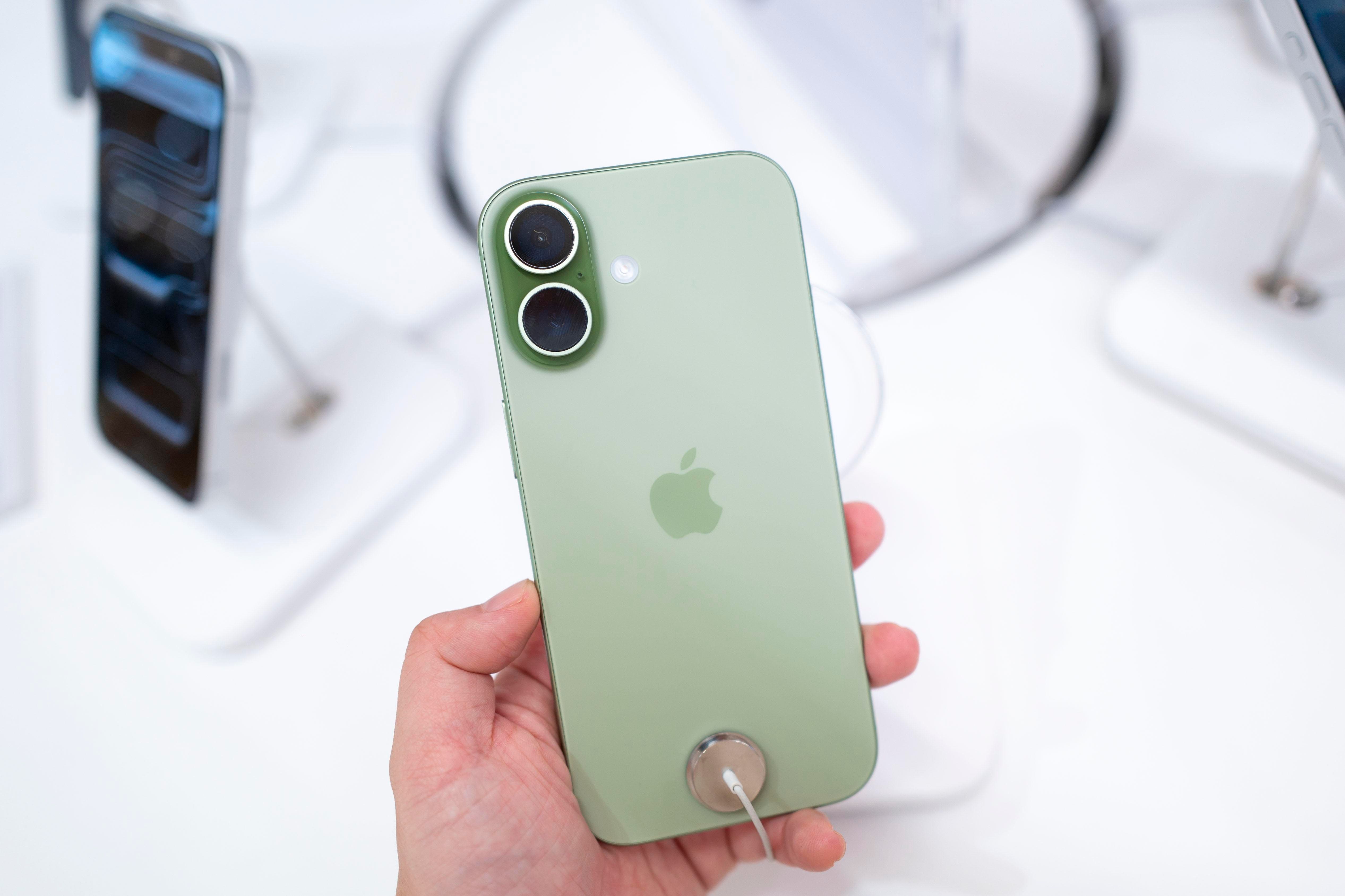 La fuga del iPhone Fold revela cómo Apple podría vencer a sus rivales con el reinicio de pantalla ancha