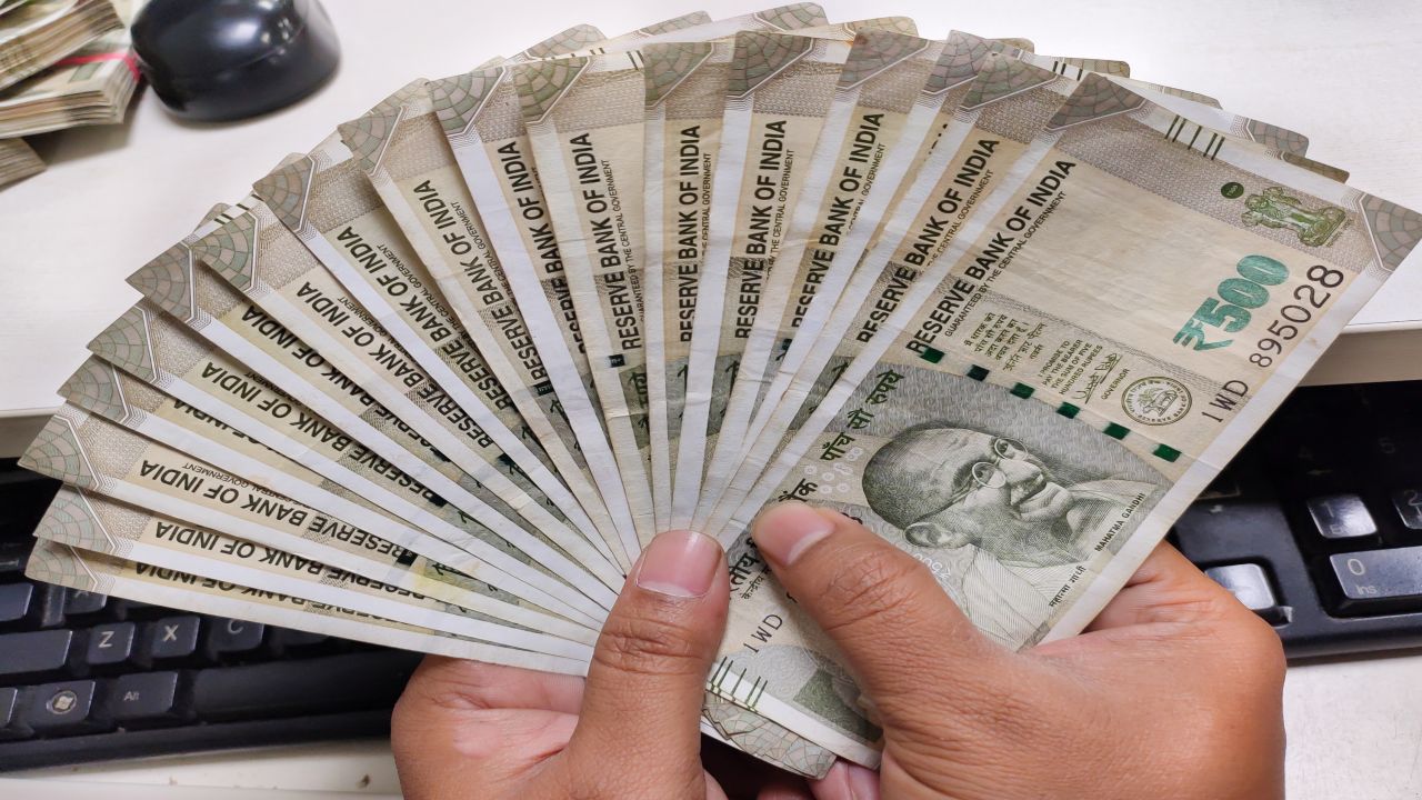 Why India’s cash in circulation hit ₹40 lakh crore despite record UPI surge? Check here