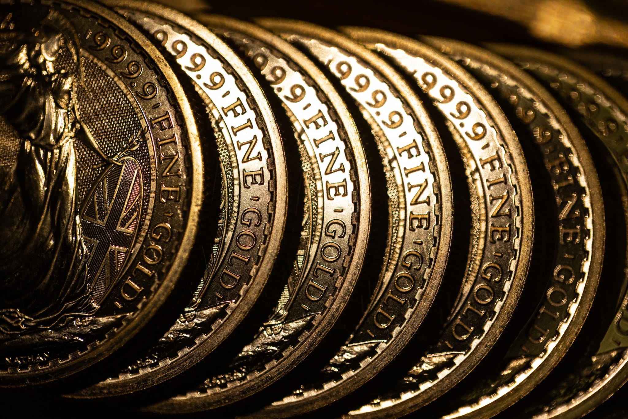 **ارتفاع الذهب إلى 5000 دولار مدفوعًا بالتوترات الجيوسياسية التي تعزز صعود أسعار المعادن.**
