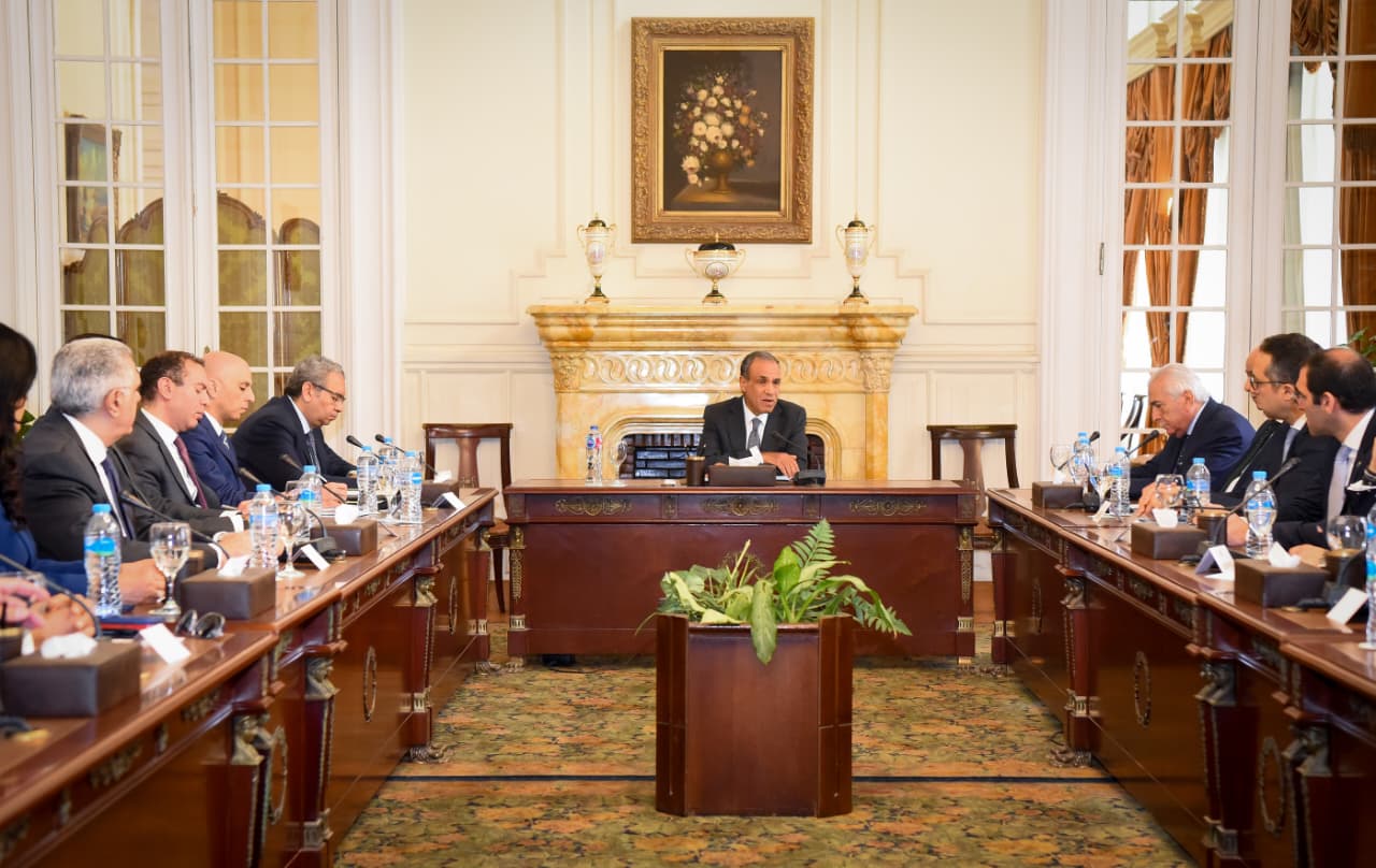 Ministro de Relaciones Exteriores de Egipto dice que atraer inversión extranjera directa es la principal prioridad del gobierno