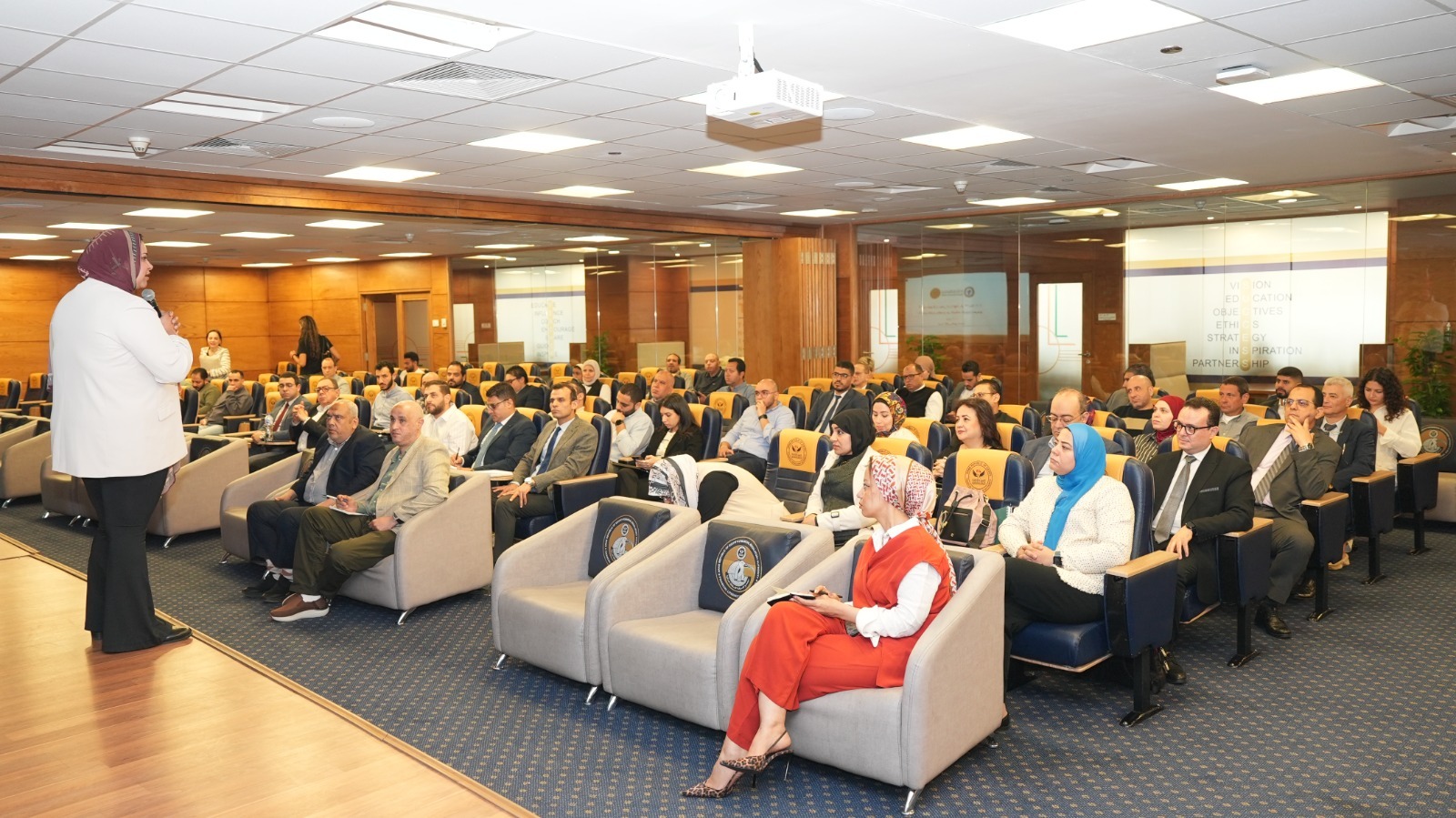 وتراقب هيئة الرقابة المالية الإفصاح عن الكربون في الشركات غير المصرفية، مما يعوض الامتثال