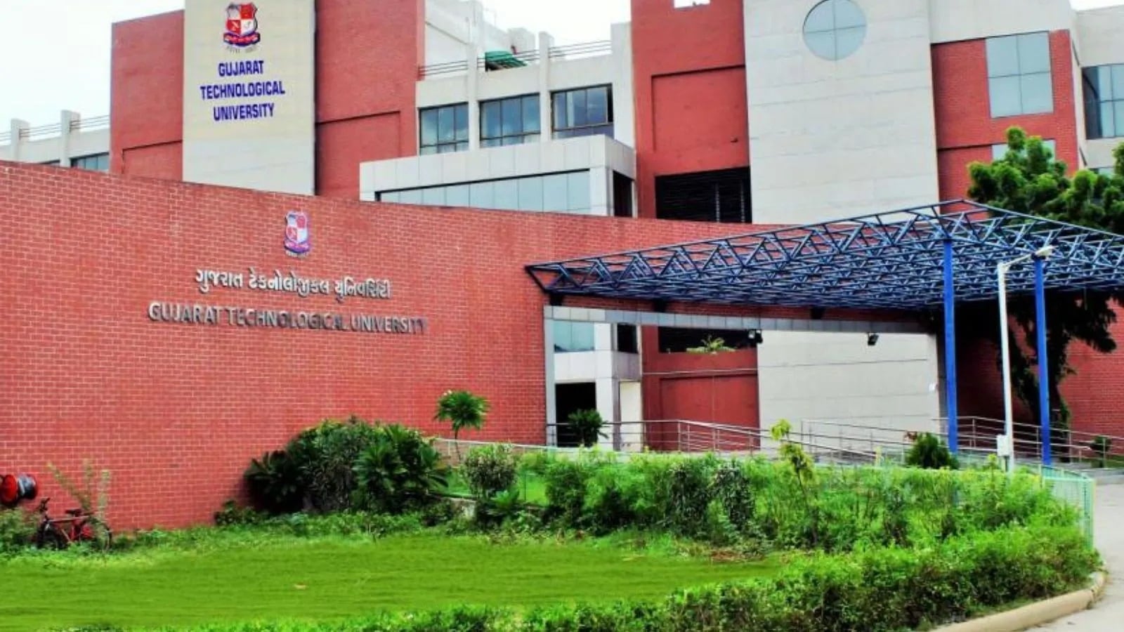 Revisión socioeconómica: ¿Por qué cada vez menos estudiantes optan por cursos de ingeniería técnica en Gujarat a pesar del aumento de plazas?