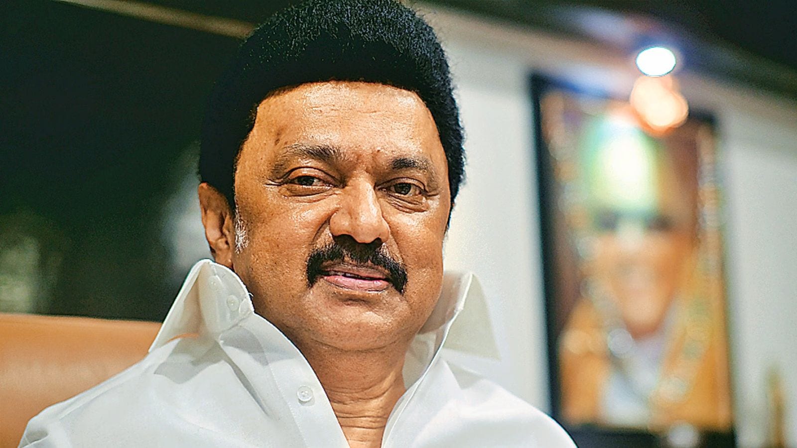 La bola curva de bienestar de DMK: las familias prometieron un cupón de 8.000 rupias para comprar cualquier electrodoméstico en contra de la promesa de refrigerador de AIADMK