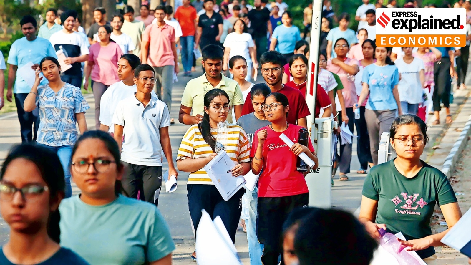 Los dos jóvenes de la India: de graduados desempleados a cazadores de puntajes de crédito
