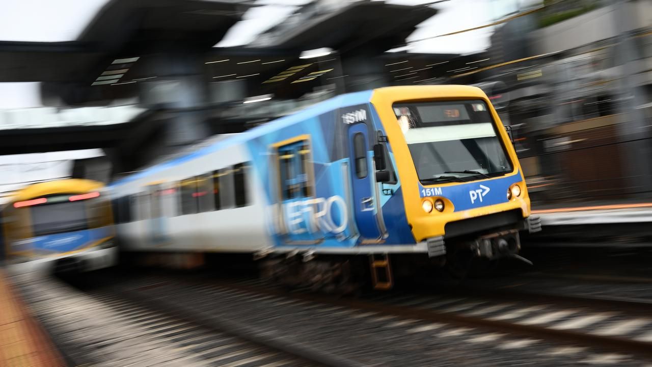 رحلات مجانية للبعض مع استمرار آلام مضخة البنزين