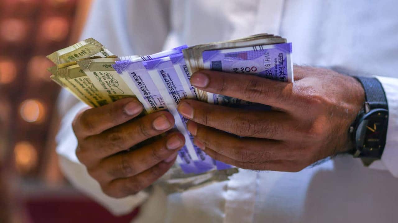 مبيعات الهند من السندات الحكومية تعزز تحولها بعيدًا عن الأصول المقومة بالدولار.