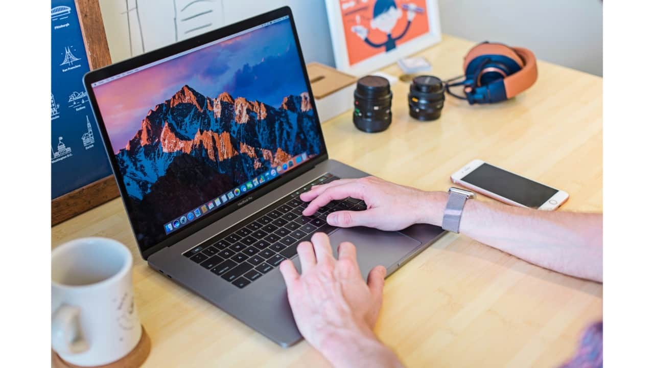 Apple’s first touch MacBook may replace the notch with Dynamic Island