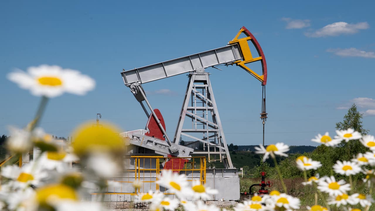 Brent oil climbs, as European stocks, Wall Street index gain