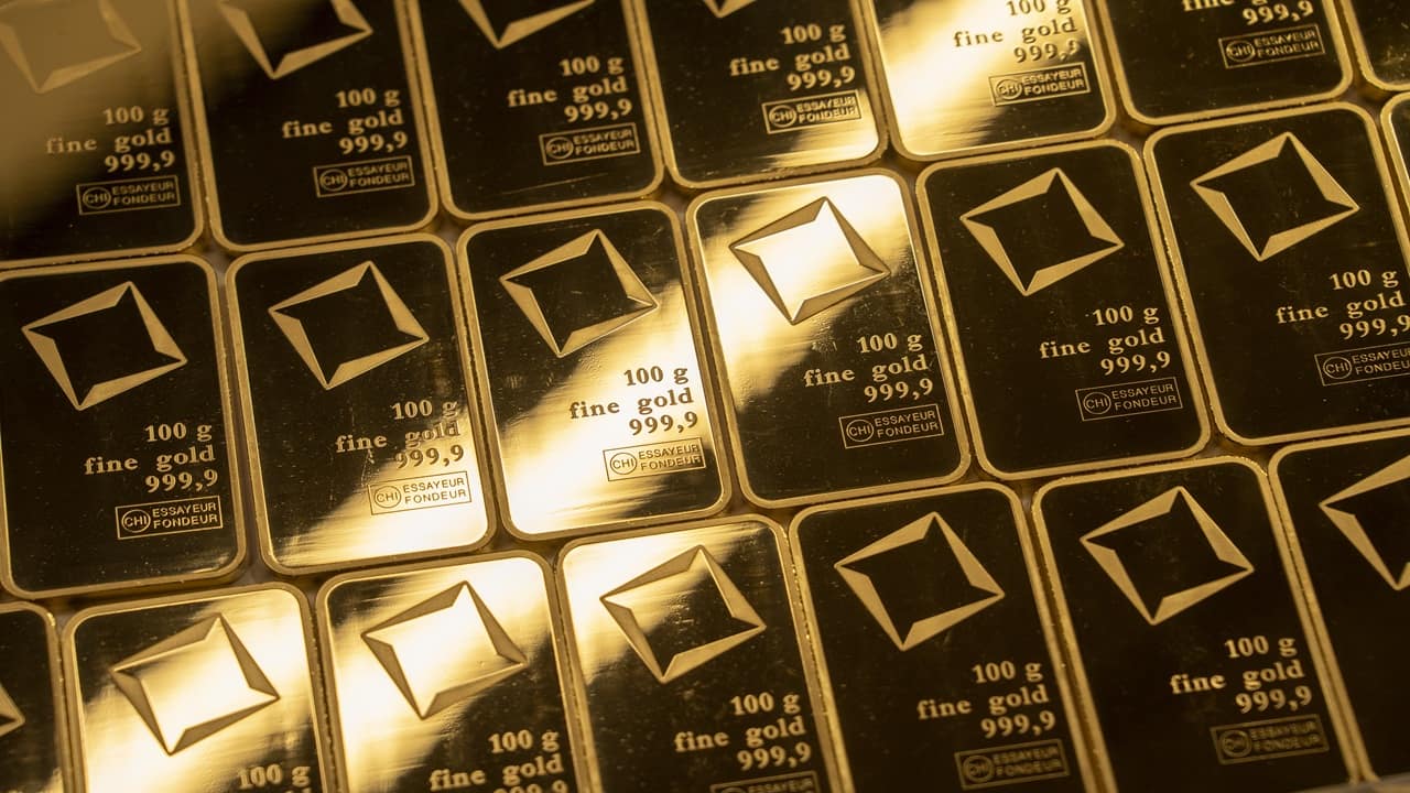 Gold slips 1.4% on Comex at $4,680 after record run
