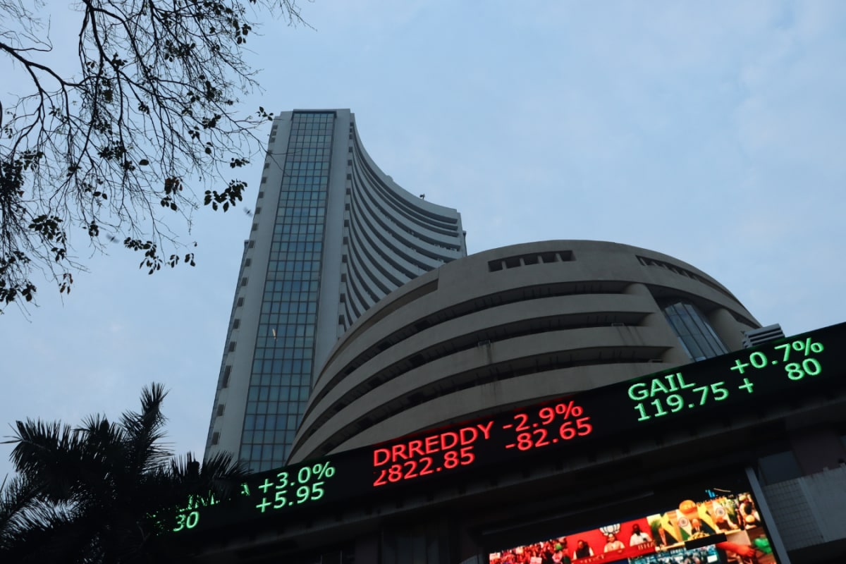 Actualizaciones del mercado de valores: Sensex bajó 100 puntos, Nifty por debajo de 25,450; La EEB cae un 9%