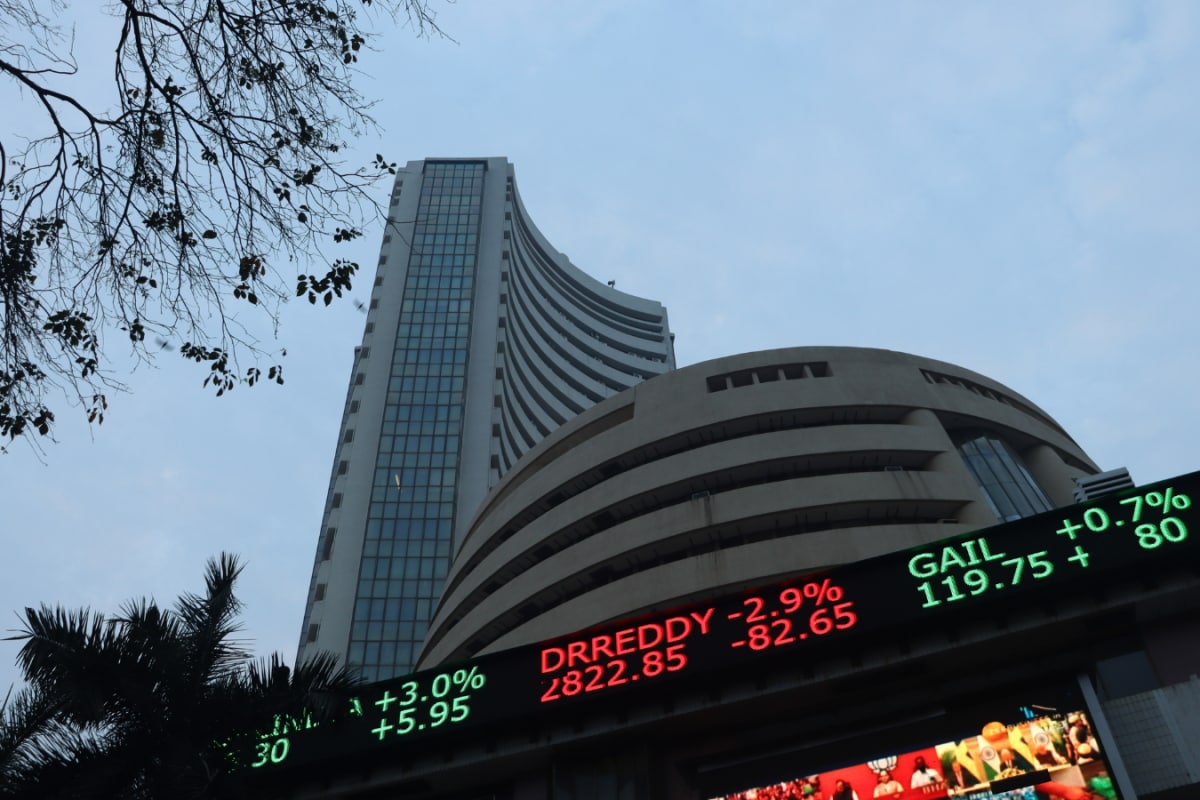 Stock Market LIVE Updates: Sensex Down 400 Points, Nifty Below 25,300; Metal Index Tanks 4%