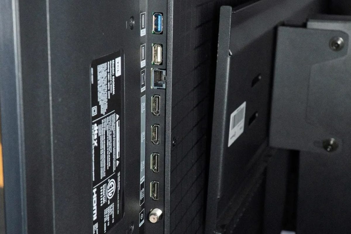 Noticed That USB Port On Your TV? Here Are Different Ways In Which You Can Use It