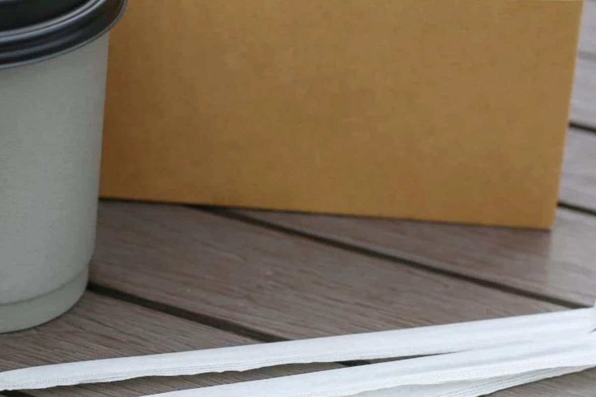 لماذا تحتوي أدوات تحريك القهوة على ثقوب؟ هل يستخدم لاحتساء القهوة الساخنة؟ هل يمكن أن يحرق لسانك؟ الإنترنت يحصل على الخلط