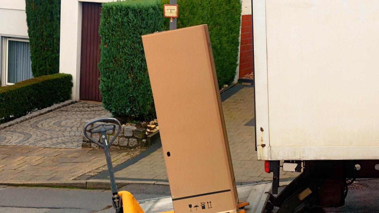 أكثر من نصف التجار الذين يبيعون المنتجات الكبيرة والضخمة بشكل مباشر إلى المستهلك لا يستطيعون تلبية الطلبات الدولية