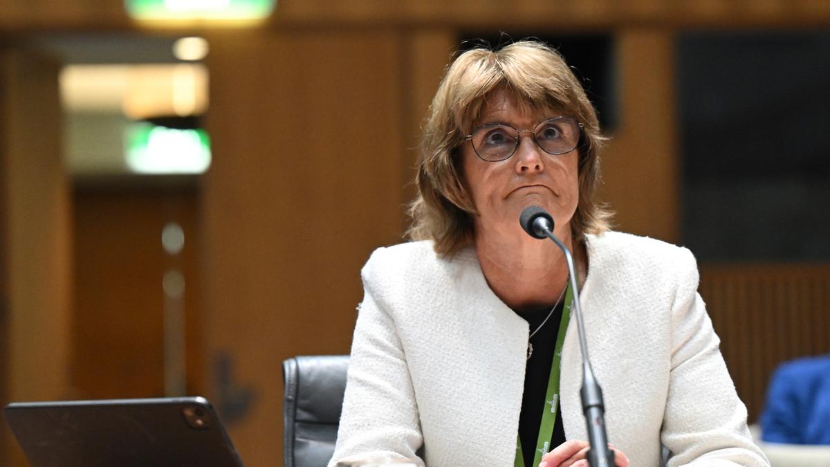 محافظة البنك الاحتياطي ميشيل بولوك تقر بأن رفع أسعار الفائدة يشكل تحديًا لسداد أقساط الرهن العقاري.