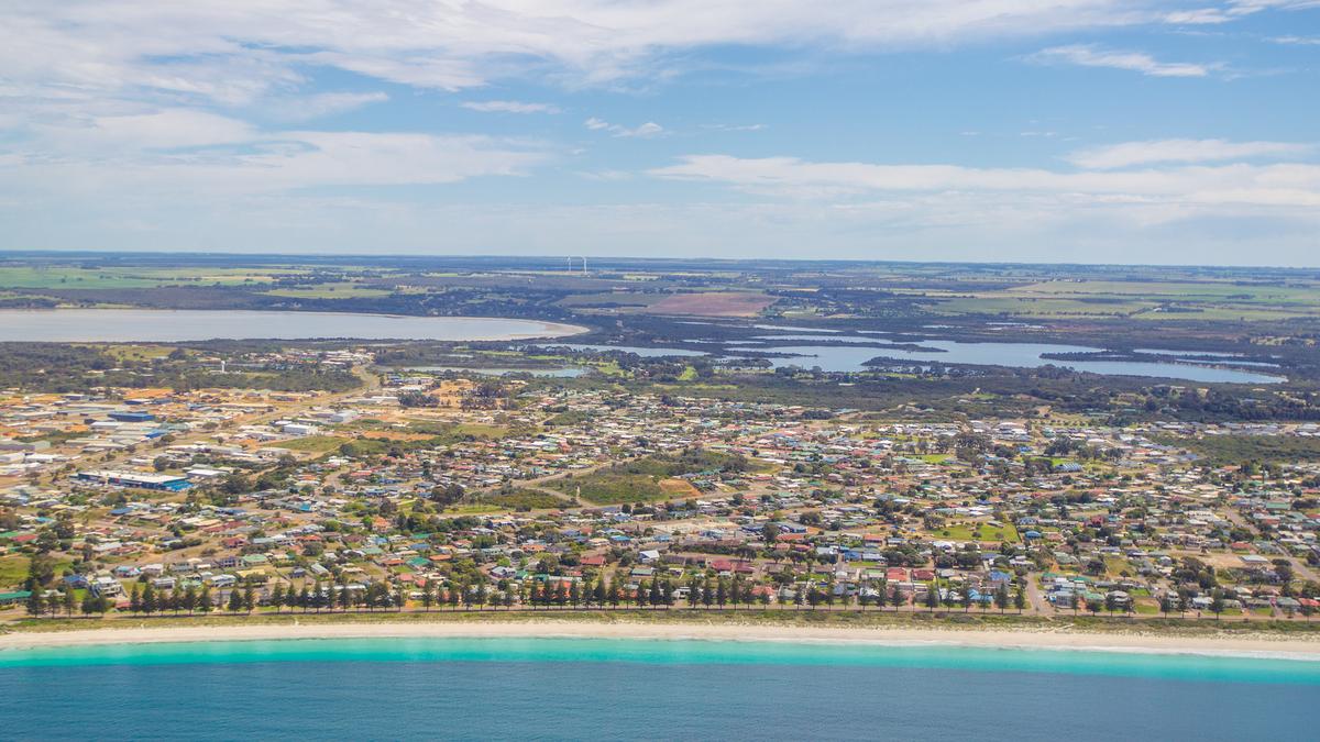 Shire acknowledges Esperance locals can be antagonistic toward tourists